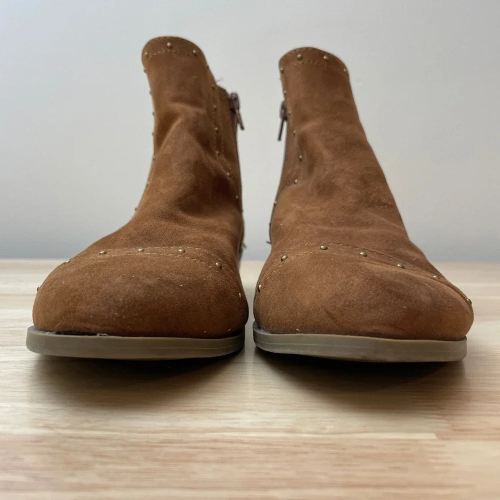Liz Claiborne Ankle Boots Brown Faux Suede Gold Studded Accents Side‎ Zip SZ 8.5